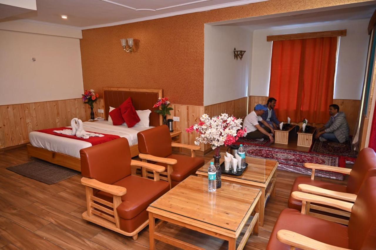 Hotel Seven Hills Manali Esterno foto