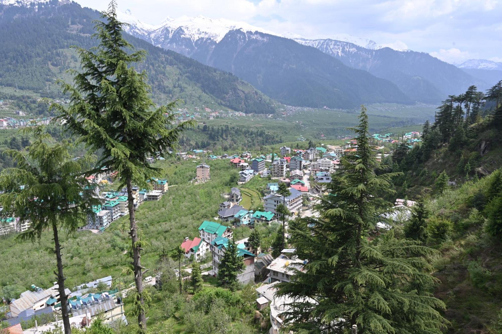 Hotel Seven Hills Manali Esterno foto