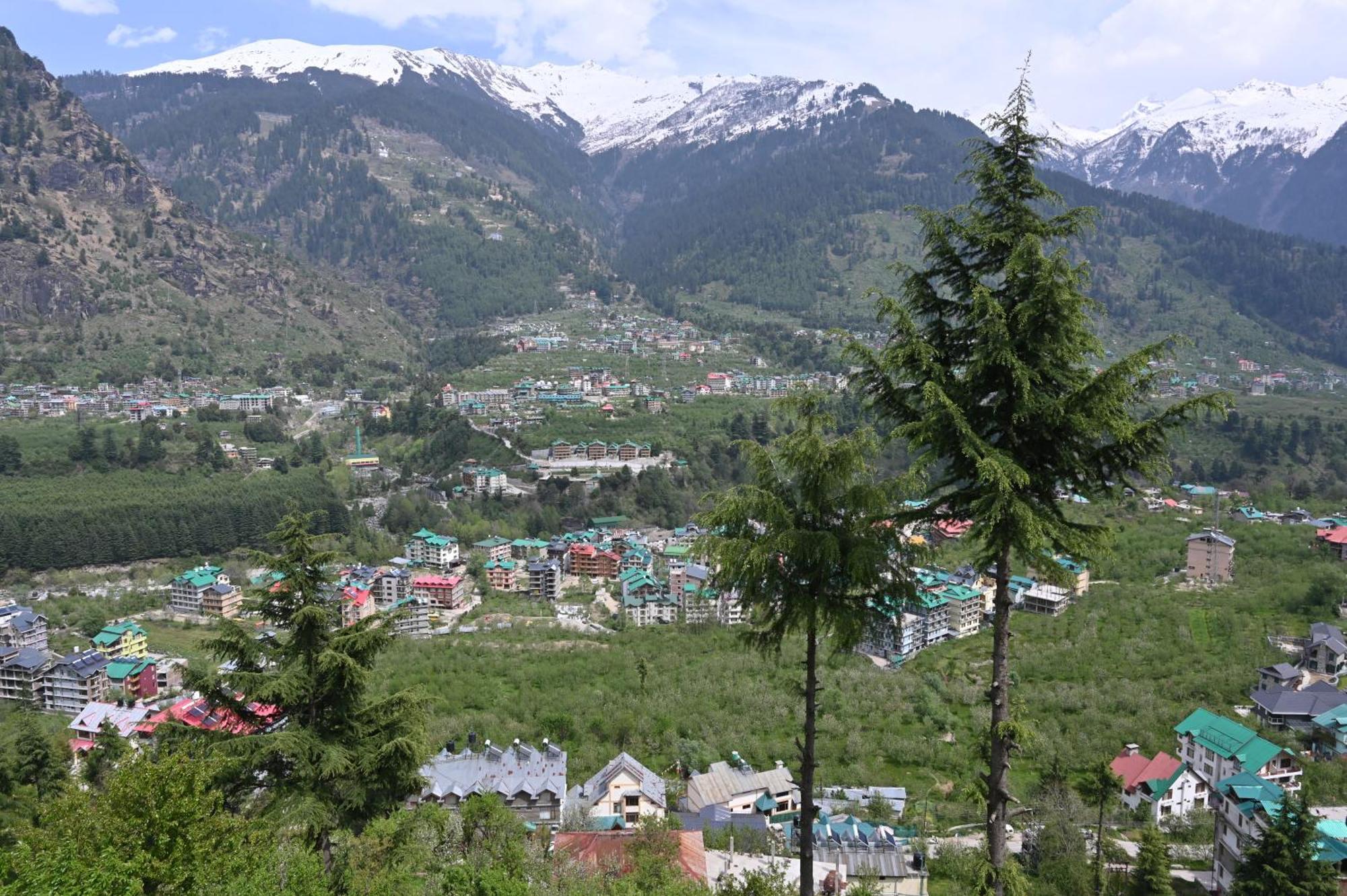 Hotel Seven Hills Manali Esterno foto