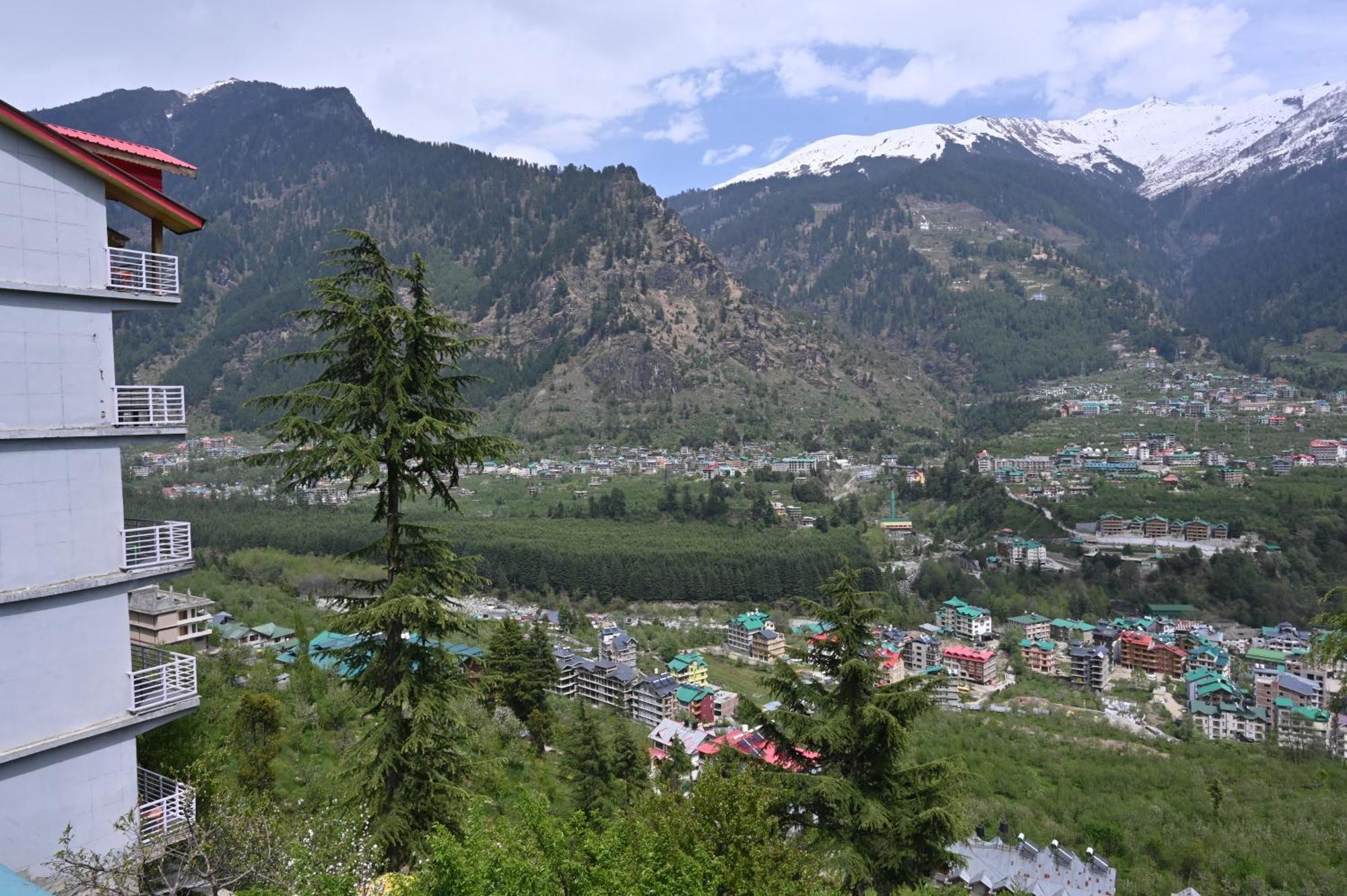 Hotel Seven Hills Manali Esterno foto