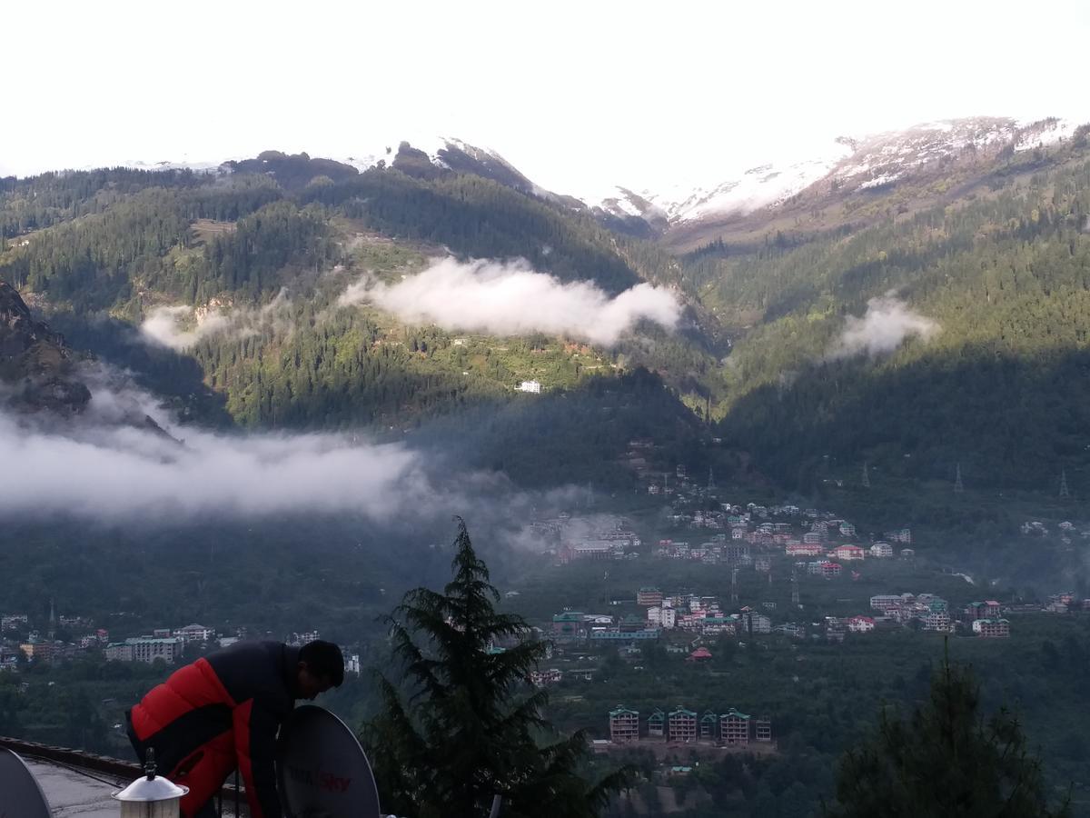 Hotel Seven Hills Manali Esterno foto