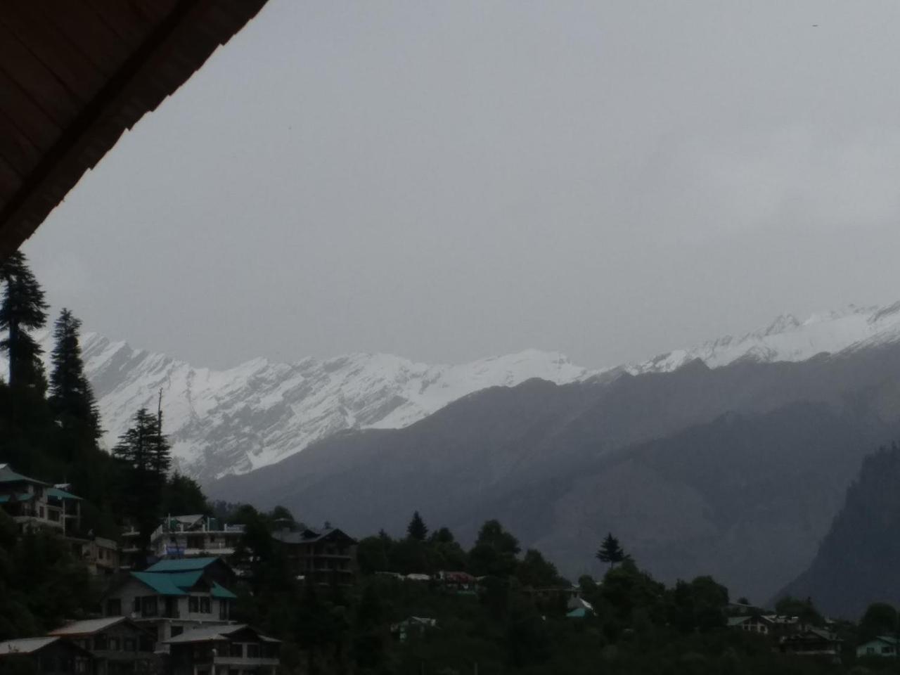 Hotel Seven Hills Manali Esterno foto