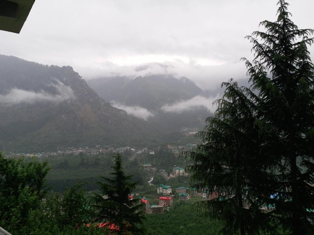 Hotel Seven Hills Manali Esterno foto