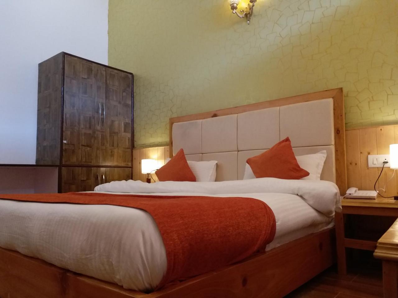 Hotel Seven Hills Manali Esterno foto