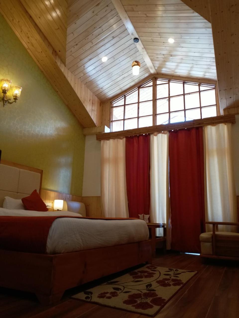 Hotel Seven Hills Manali Esterno foto