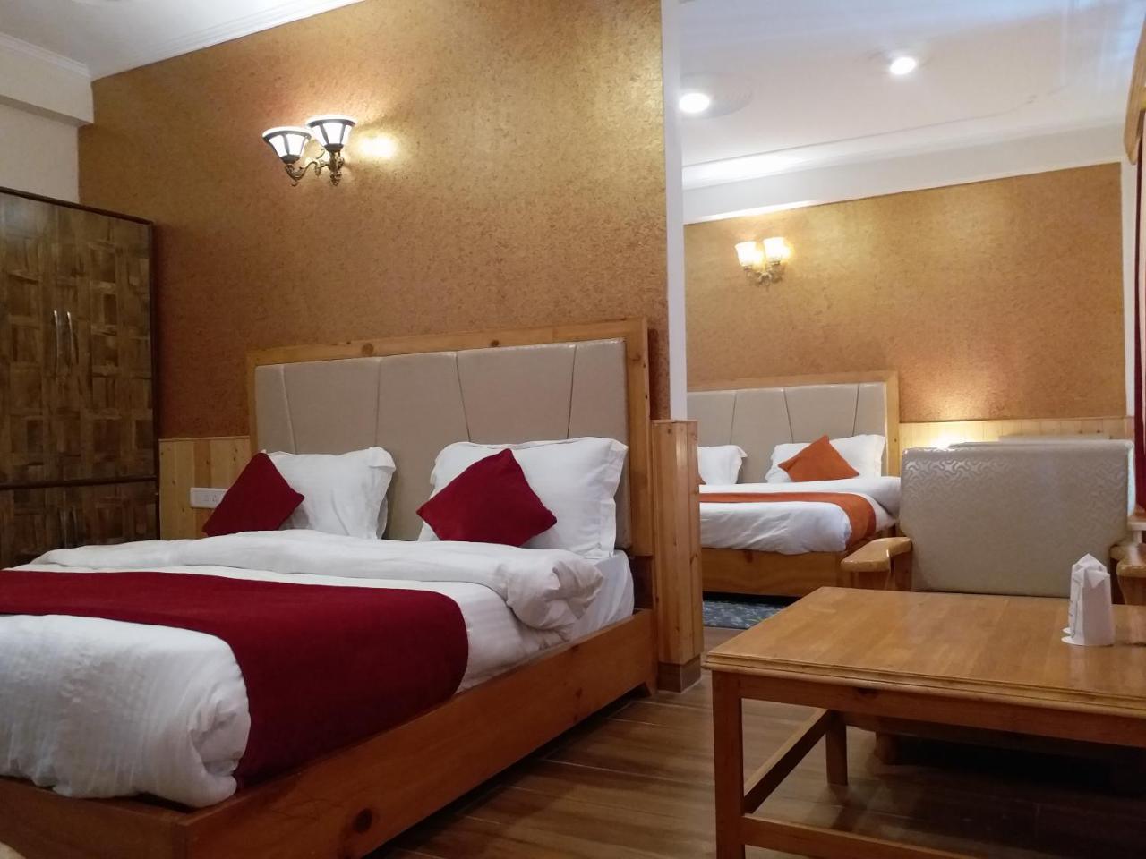 Hotel Seven Hills Manali Esterno foto
